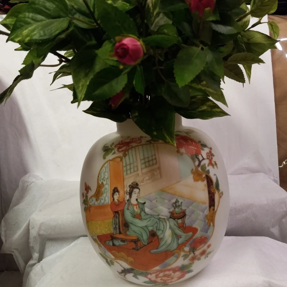 NORLEANS Handmade Frosty Glass Vase Asian Women Sitting & Kneeling Styling Hair